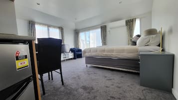 Standard-Studiosuite, Blick auf den Innenhof | 1 Schlafzimmer, Verdunkelungsvorhänge, Bügeleisen/Bügelbrett