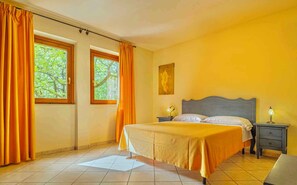 2 bedrooms, iron/ironing board, travel cot, Internet