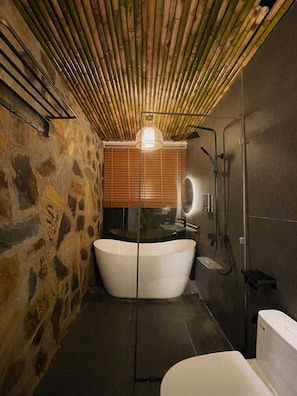 Luxury Double Room, Garden View | Bathroom