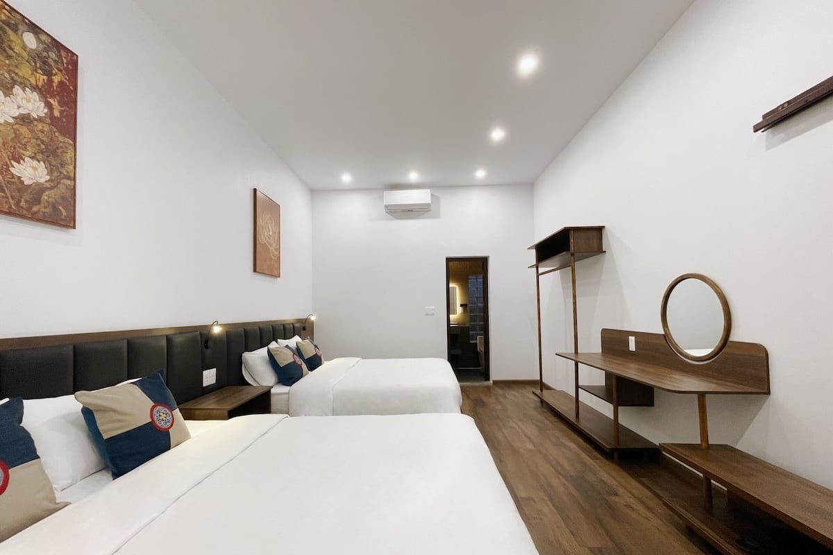 Family Quadruple Room, Garden View | Meja, ruang kerja komputer riba, kalis bunyi, Wi-fi percuma