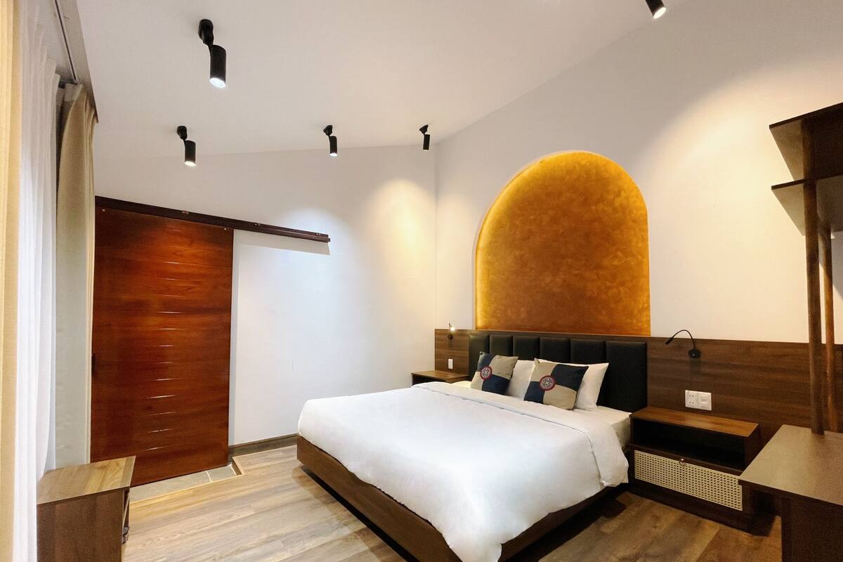 Basic Double Room, Garden View | Meja, ruang kerja komputer riba, kalis bunyi, Wi-fi percuma