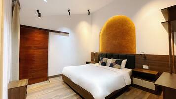 Kahden hengen perushuone, näköala puutarhaan | Työpöytä, kannettavalle tietokoneelle sopiva työtila, äänieristys