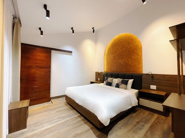 Basic Double Room, Garden View | Desk, laptop workspace, soundproofing, free WiFi