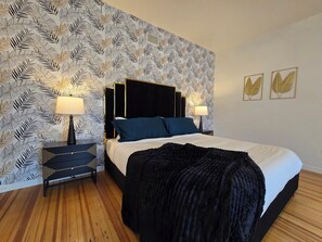 3 slaapkamers, een strijkplank/strijkijzer, wifi, beddengoed