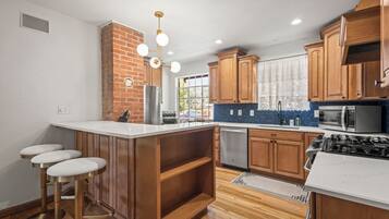 Micro-ondes, four, plaque de cuisson, lave-vaisselle