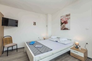 WiFi - Studio with sea view (Njivice)