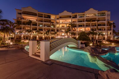 Cozy 2-Bedroom Condo in Beautiful San José del Cabo, just steps to the Beach! 