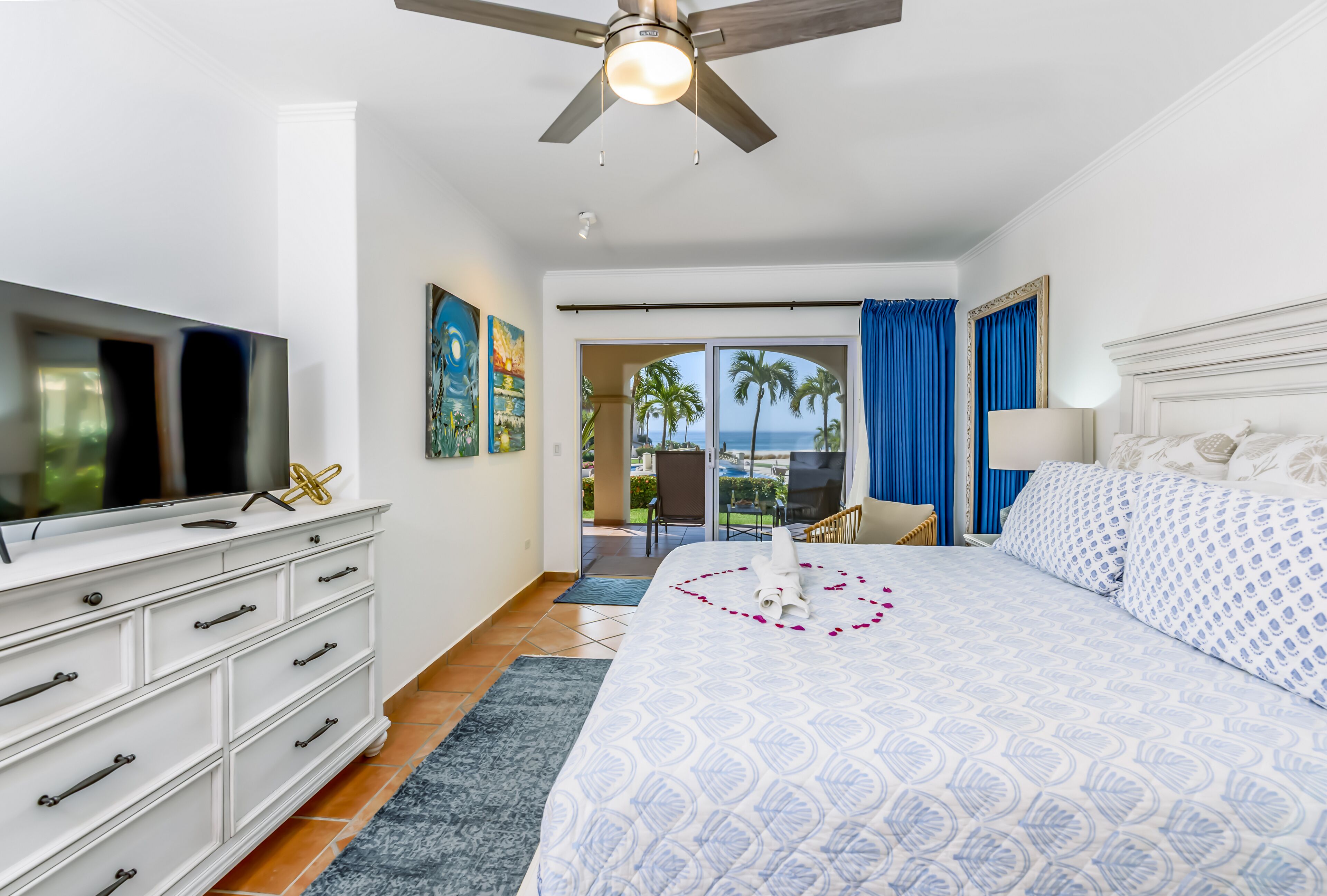 2 bedrooms, in-room safe, iron/ironing board, free WiFi