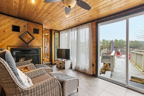 تلفزيون ذكي، مدفأة، ألعاب فيديو، تنس طاولة