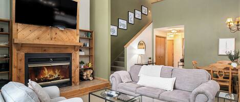 Una Smart TV, una chimenea