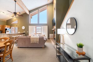 Smart-tv och eldstad