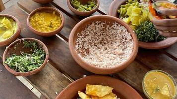 TĂ€gliches inbegriffenes FrĂŒhstĂŒck zur Selbstbedienung