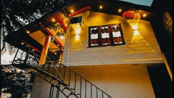 Standard Cabin, Balcony, Lake View | 1 bedroom, desk, laptop workspace, free WiFi