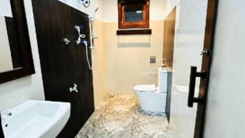 Standard-FerienhĂŒtte, Balkon, Seeblick | Badezimmer