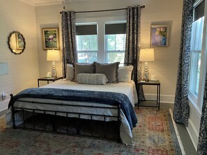 2 bedrooms, desk, iron/ironing board, free WiFi