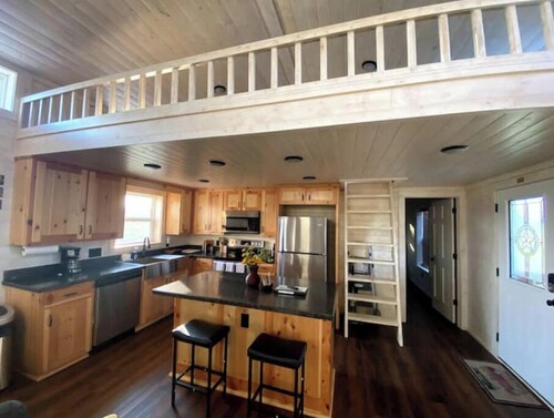 Peaceful Cabin on 10 Acres - Firepit & Stargazing