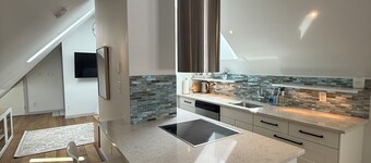 Petit Belle Chasse - A country coachhouse just minutes from downtown Vancouver.