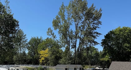 Petit Belle Chasse - A country coachhouse just minutes from downtown Vancouver.