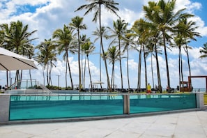 10 outdoor pools