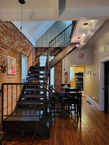 Highland Square Cutie-Charming house-walking distance to restaurants/shops
