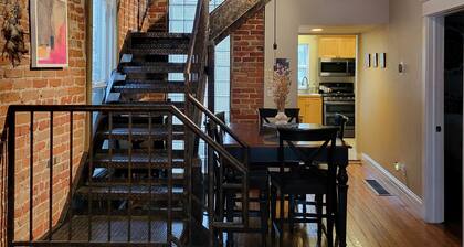 Highland Square Cutie-Charming house-walking distance to restaurants/shops