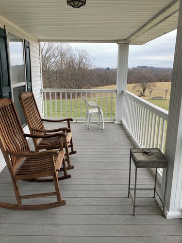 Greenhaven Farm: 4-bedroom farmhouse in beautiful Cool Ridge, WV