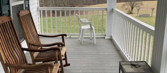 Greenhaven Farm: 4-bedroom farmhouse in beautiful Cool Ridge, WV