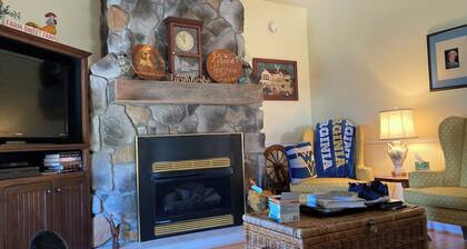 Greenhaven Farm: 4-bedroom farmhouse in beautiful Cool Ridge, WV