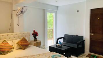 In-room safe, desk, soundproofing, free WiFi