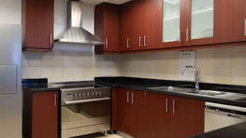 Køleskab, mikrobølgeovn, ovn, kogeplade