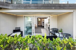 Terrace/patio - Two Palms - Waihi Beach Holiday Apartment (Waihi Beach)