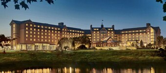 Cozy 5BR, Sleeps 12 w/ Hot Tub+Fire Pit+Game Room