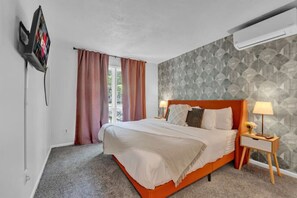 5 Schlafzimmer, Schreibtisch, Bügeleisen/Bügelbrett, Reisekinderbett