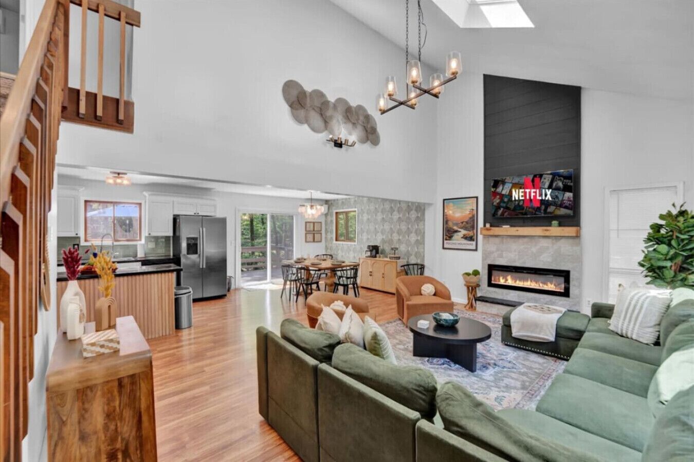 TV, fireplace