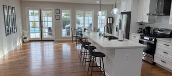 Heated pool, entire home, Free Parking, WiFi, Pets are allowed