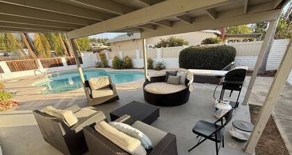 Entire home, Heated Pool, Free Parking, WiFi, Pets are allowed