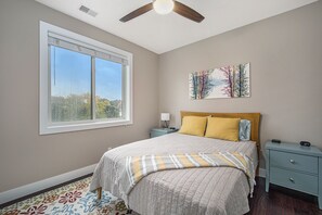 2 bedrooms, desk, iron/ironing board, free WiFi