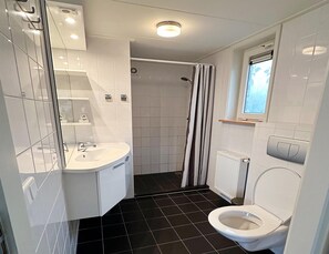 House | Bathroom - Holiday Home Near Wadden Sea & Elfsteden Path (Tzummarum)