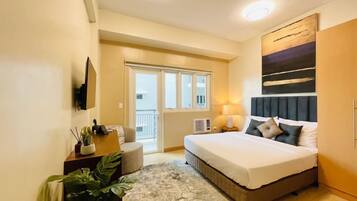 Iron/ironing board, bed sheets, wheelchair access