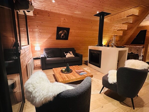 Smart TV, fireplace