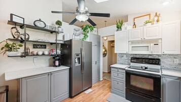 微波炉、烤箱、炉灶、洗碗机