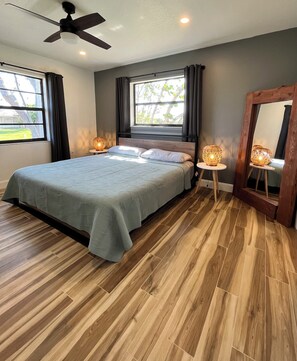 2 sovrum, skrivbord, strykjärn/strykbräda och gratis wi-fi