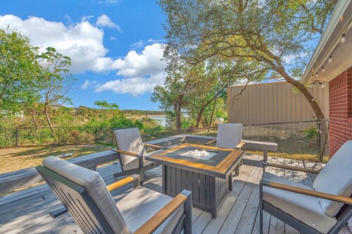 Belton Lakeview | Game Room | Hot Tub | Fireplace