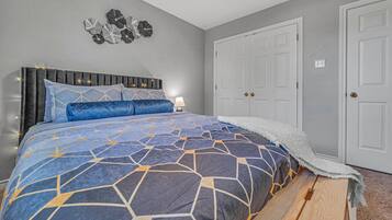 3 Schlafzimmer, Schreibtisch, Bügeleisen/Bügelbrett, kostenloses WLAN