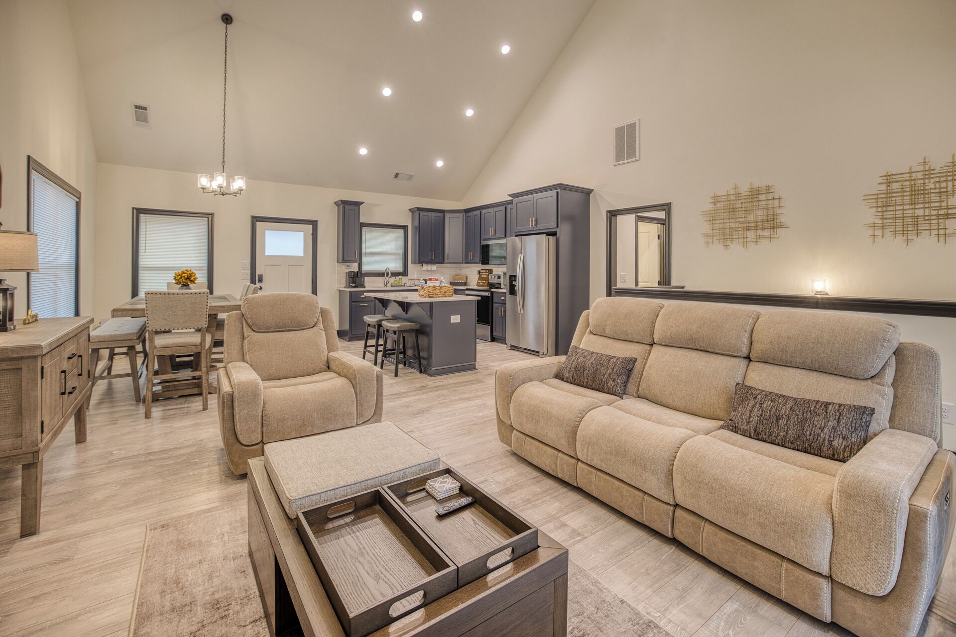 Smart TV, chimenea, videojuegos y tenis de mesa 