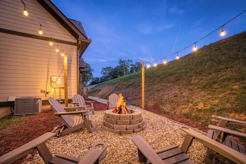 Charming 3-bedroom cottage with mountain views located in beautiful Talking Rock