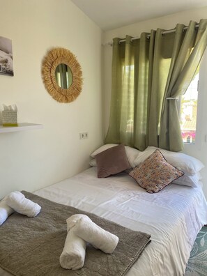 1 chambre, fer et planche à repasser, Wi-Fi gratuit, draps fournis