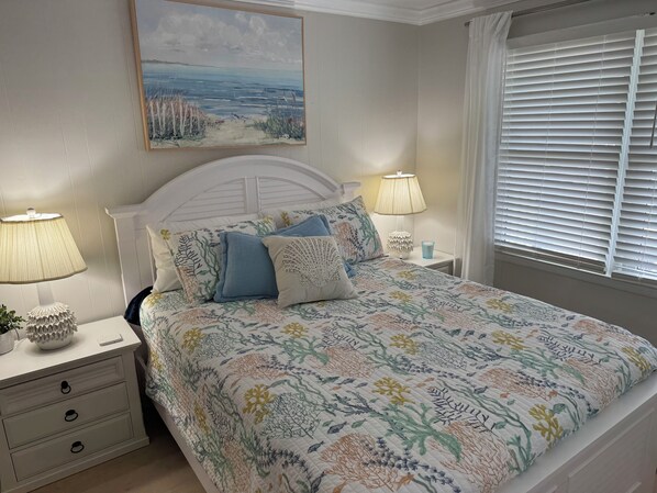 4 bedrooms, WiFi, bed sheets - 5⭐️ Canal Front-Heated Pool!Dock,Tiki Bar and Steps to the Beach! (Ocean Isle Beach)