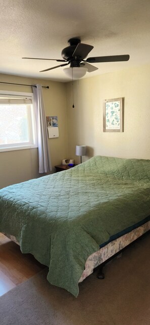 2 Schlafzimmer, Schreibtisch, Bügeleisen/Bügelbrett, WLAN