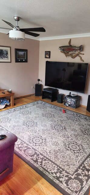 Interior - 2-bedroom duplex in Boise with WiFi, AC and fenced backyard with patio & gardens (Boise)